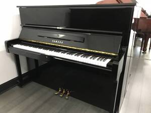 Đàn piano Yamaha YU1