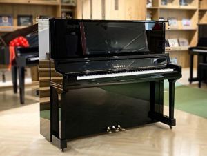 Đàn Piano Yamaha YU5