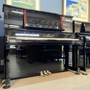 Đàn Piano Yamaha YU5