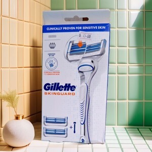 Dao cạo râu Gillette Skinguard (1 cán + 6 lưỡi cạo) Nhật Bản