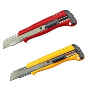 Dao rọc giấy Deli 2043