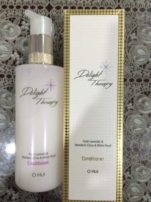 Dầu xả cho tóc bóng mượt lâu Ohui Delight Therapy Conditioner