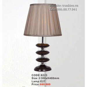 Đèn để bàn 8223