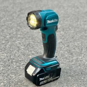Đèn Led dùng Pin 14.4v/18v Makita DML815