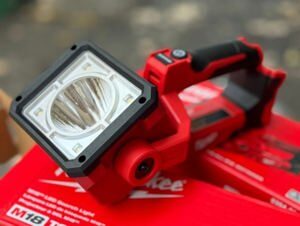 Đèn LED Milwaukee M18 SLED-0 - rọi/hắt