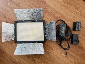 Đèn LED quay phim Yongnuo YN600L