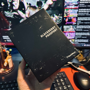 Điện thoại BlackBerry Passport - 32GB