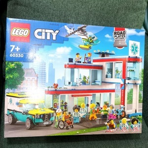 Đồ chơi lắp ráp Lego City 60204 - Bệnh Viện Thành Phố