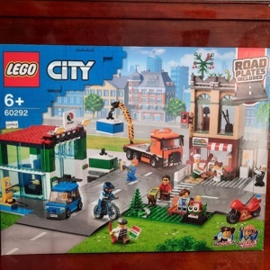 Đồ chơi lắp rắp Lego City 60292 Thị Trấn Sôi Động