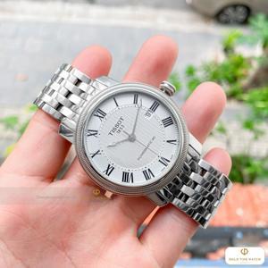 Đồng hồ Automatic với công nghệ Powermatic 80, giúp cho đồng hồ có khả năng dự trữ năng lượng và hoạt động bình thường trong suốt 80 giờ khi người sử dụng không đeo. T097.407.11.033.00
