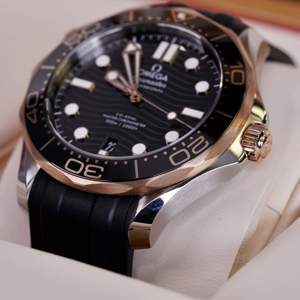 Đồng hồ nam Omega Seamaster Diver 210.22.42.20.01.002