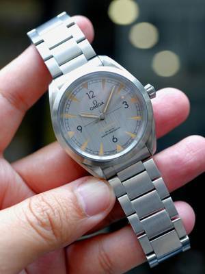 Đồng hồ nam Omega Seamaster Railmaster 220.10.40.20.06.001