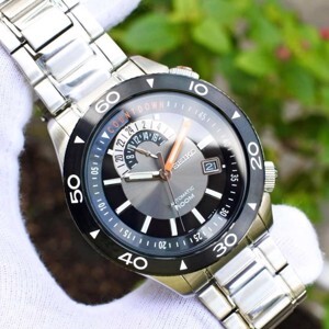 Đồng hồ nam seiko dây kim loại - SSA183K1