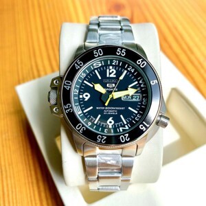 Đồng hồ nam Seiko SKZ211J1