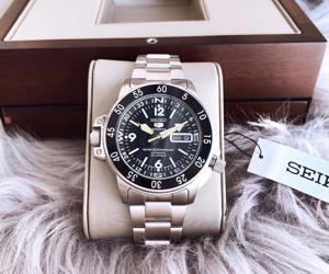 Đồng hồ nam Seiko SKZ211K1