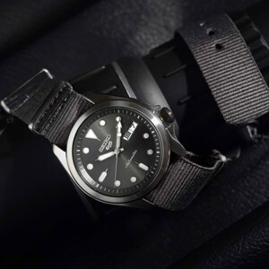 Đồng hồ nam Seiko SRPE61K1S