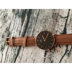 Đồng hồ nữ Daniel Wellington DW00100138