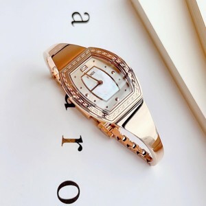 Đồng hồ nữ Fendi F101400602