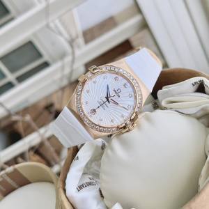 Đồng hồ nữ Omega Constellation 123.58.35.20.55.003