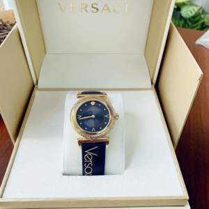 Đồng hồ nữ Versace V-Motif VERE00218