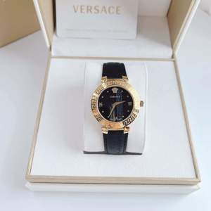 Đồng hồ nữ Versace V16050017