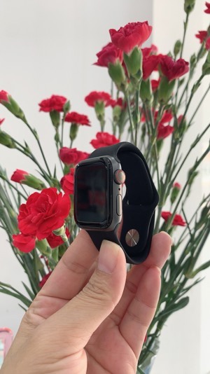 Đồng hồ thông minh Apple Watch S5 LTE (Series 5 LTE)  - 40mm, viền nhôm dây cao su