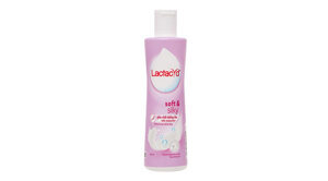 Dung dịch vệ sinh phụ nữ hằng ngày Lactacyd Soft & Silky 250ml