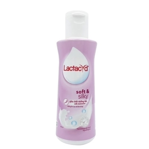 Dung dịch vệ sinh phụ nữ Lactacyd Soft & Silky 150ml