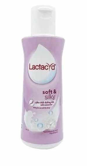 Dung dịch vệ sinh phụ nữ Lactacyd Soft & Silky 150ml