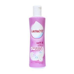 Dung dịch vệ sinh phụ nữ Lactacyd Soft & Silky 150ml