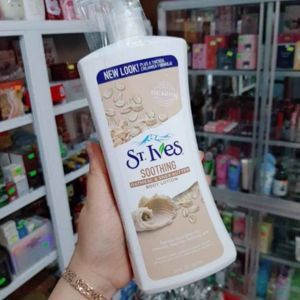 Dưỡng thể lúa mạch và bơ St.Ives 621ml