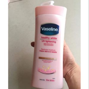 Dưỡng thể trắng da Vaseline Healthy White Lightening 725ml