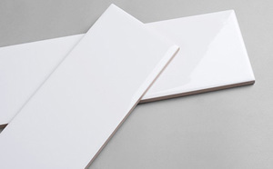 Gạch thẻ 7.5x30 trắng bóng phẳng