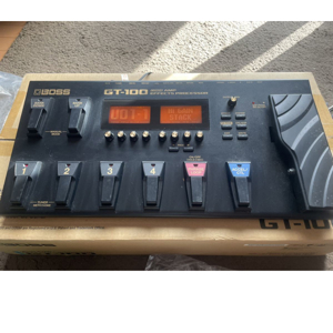 Hộp Tiếng Guitar Boss GT-100