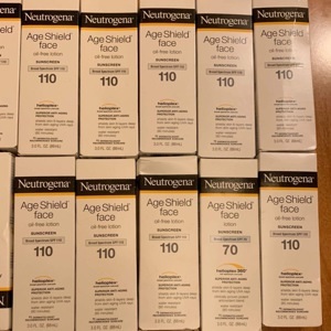 Kem chống lão hóa Neutrogena Age Shield Face SPF70