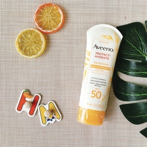 Kem chống nắng Aveeno Protect + Hydrate SPF50