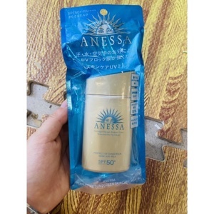 Kem chống nắng dưỡng da dạng sữa cho da nhạy cảm và trẻ em Anessa SPF 50+ PA++++ 60ml