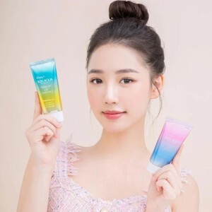 Kem chống nắng Skin Aqua Tone Up UV Essence SPF 50+ PA++++