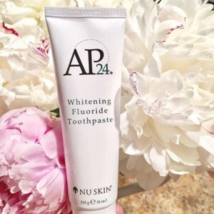 Kem đánh răng Nuskin AP24 Whitening Fluoride Toothpaste