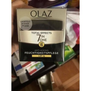 Kem dưỡng da ngày Olaz Total effects 7 in 1