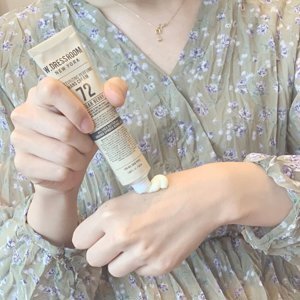 Kem dưỡng da tay hương hoa Milky Dress Intense Hydration Perfume Hand Cream 30ml