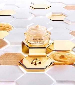 Kem dưỡng da vùng mắt Abeille Royale Eye Care