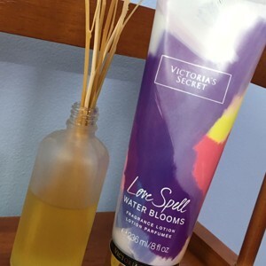Kem dưỡng thể Victoria's Secret Love Spell