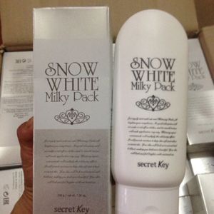 Kem dưỡng trắng da Snow White Milky Cream