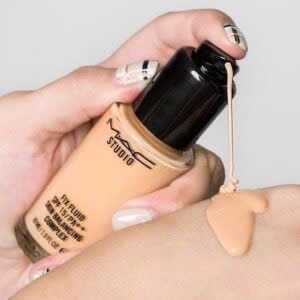 Kem lót M.A.C Studio Fix Fluid SPF 15 30ml