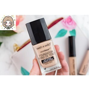 Kem nền Skin Clearing Oil Free Makeup Neutrogena