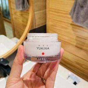 Kem dưỡng trắng da mờ nám Yukina whitening deep treatment gel 50g