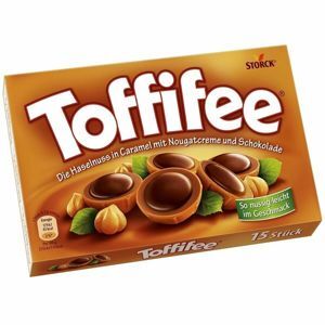 Kẹo mềm phủ socola nhân hạt dẻ Toffifee 125g