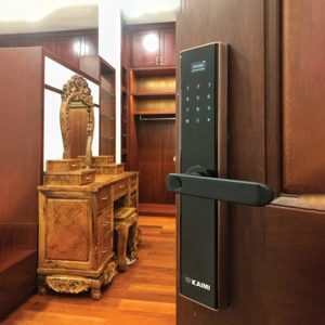 Khóa vân tay bán tự động  BTM103