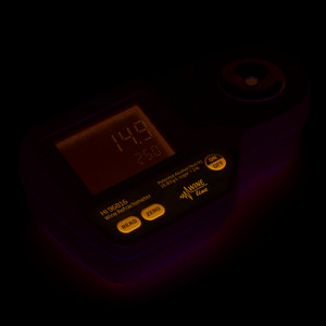 Khúc xạ kế phân tích độ ngọt trong rượu Hanna HI96816